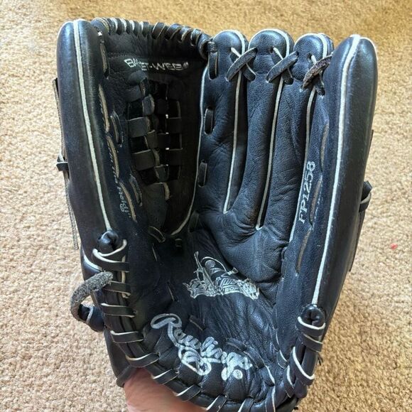 Rawlings FP1258 Fast Pitch 12 1/2” RHT Black Softball Glove - Picture 8 of 11